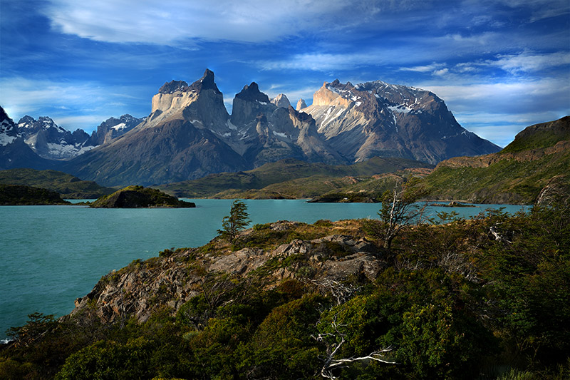 Torres del Paine in the afternoon light, Torres del Paine, turquoise water, Lago Pehoe